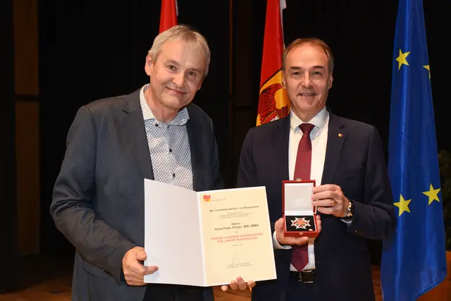 Der langjährige Rettungsdienstleiter Hans-Peter Polzer aus Kohfidisch erhielt ebenfalls das Große Silberne Ehrenzeichen des Landes.  | Foto: Landesmedienservice Burgenland/Gregor Hafner