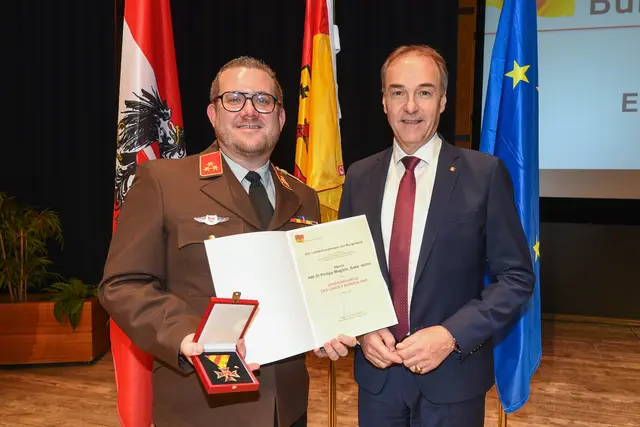 Philipp Magdits aus Badersdorf wurde das Verdienstkreuz des Landes verliehen.  | Foto: Landesmedienservice Burgenland/Gregor Hafner