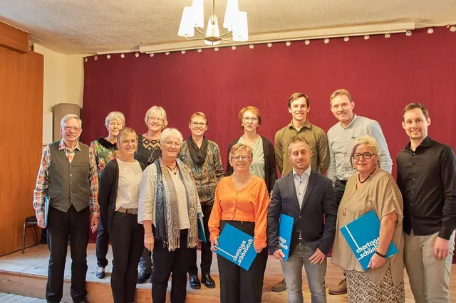Die Teilnehmenden aus Schönbach: Willi Klement, Maria Hofbauer, Ingrid Klement, Organisatorin Eva Rührnößl, Michael Holzmann, Karoline Grafeneder und Chorleiter Michael Hammerl (vorne), Andrea Kohlberger, Michaela Haider, Angela Mach, Heidi und Stefan Hammerl, sowie Johann Hofbauer (hinten) | Foto: Helene Strohmayer