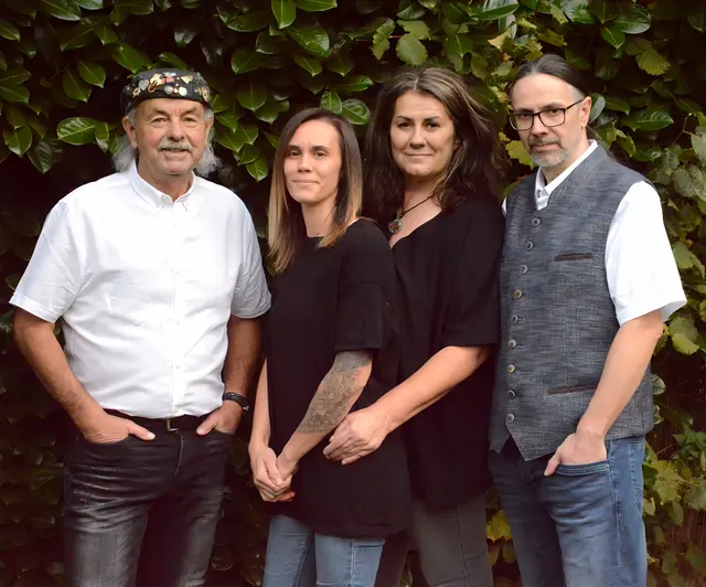 Die "Helden" des neuen Weihnachtssongs: Werner und Janine Blumauer, Nina und Martin Traussnigg | Foto: Traussnigg