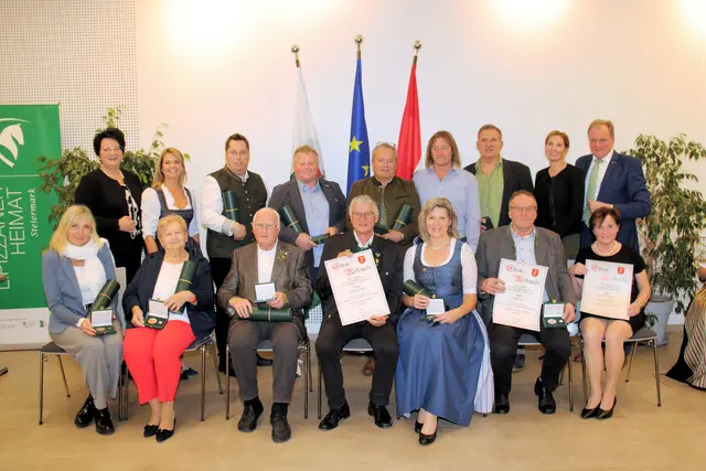 Alle Geehrten mit den Ehrengästen in Söding-St. Johann | Foto: Gemeinde Söding-St. Johann