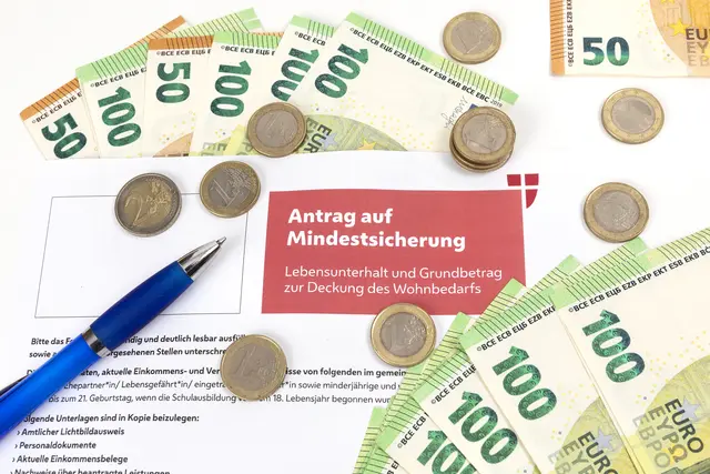 Im Rahmen ihrer Regierungsklausur im Herbst hat sich die Tiroler Landesregierung auf eine umfassende Reform der Tiroler Mindestsicherung geeinigt.  | Foto: Weingartner-Foto / picturedesk.com 