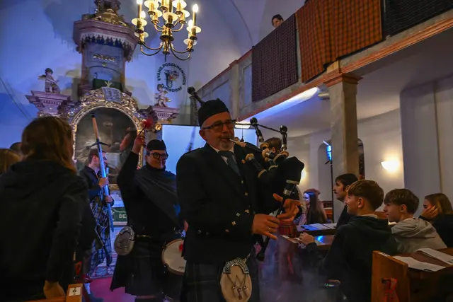 Für die akustische Untermalung sorgten Michael und Birgit Dürr mit ihren Dudelsäcken. | Foto: Evangelische Kirche Zurndorf