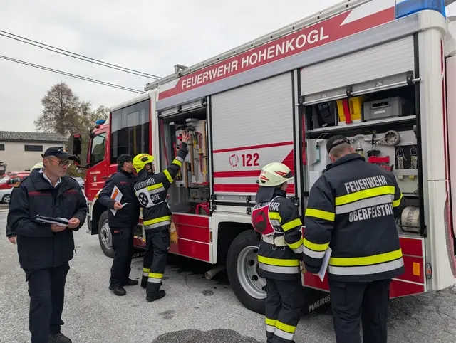 Zehn Kameradinnen und Kameraden der freiwilligen Feuerwehr konnten die Branddienstleistungsprüfung erfolgreich abschließen. | Foto: Feuerwehr Hohenkogl/Mitterdorf
