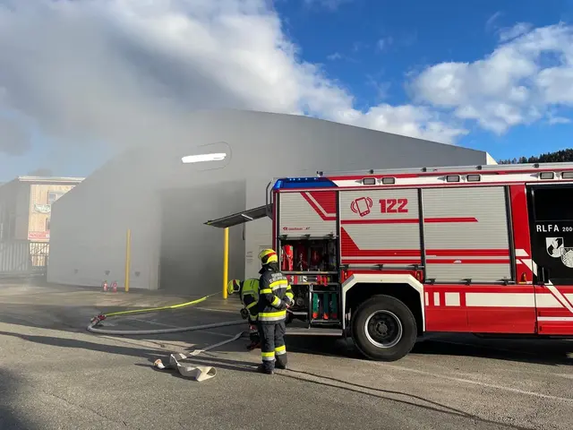 Arbeiter sollen den Brand bemerkt und über den Notruf die Feuerwehr verständigt haben. | Foto: Fire Veiter - FF St.Veit/Glan