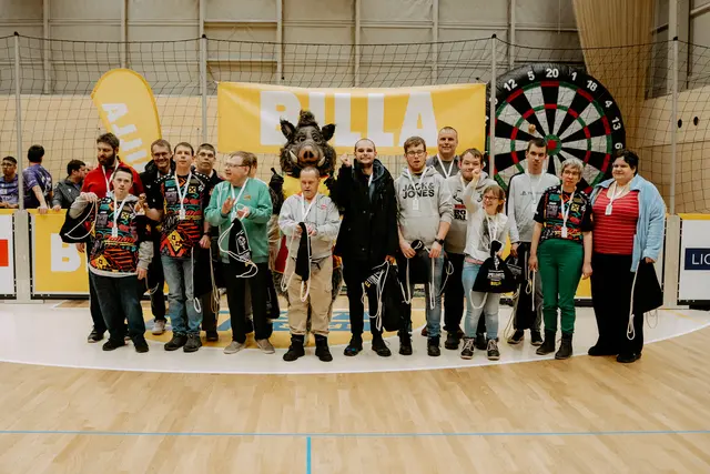 300 Fußballerinnen und Fußballer mit Behinderungen sorgen für Stimmung auf den Courts. | Foto: Rewe Group