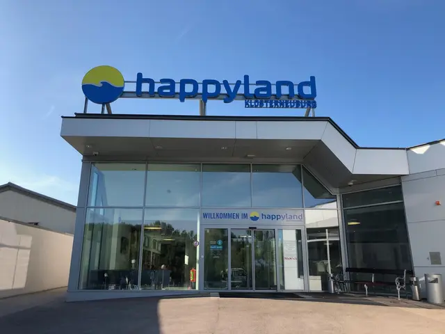 Das Parken vor dem Happyland kostet seit 18. Novbember etwas. | Foto: Happyland