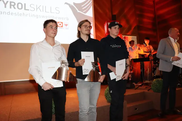Die Landessieger v.l.: Robin Lechleitner (Feuerstein GmbH), Florian Haas (Multivac) und Lukas Hundertpfund (Tscharnuter Bau). | Foto: Evelyn Hartman/MeinBezirk