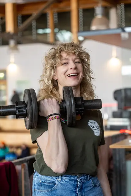 Auch für Zuschauer gab es die Möglichkeit, an Kraft-Challenges teilzunehmen. Am Bild: Eva Birngruber aus Leopoldschlag. | Foto: Outdoorfitness Freistadt