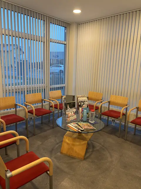 Der Warteraum ist ist hell und strahlt eine ruhige Atmosphäre aus. | Foto: MeinBezirk/ Reinhard Posch