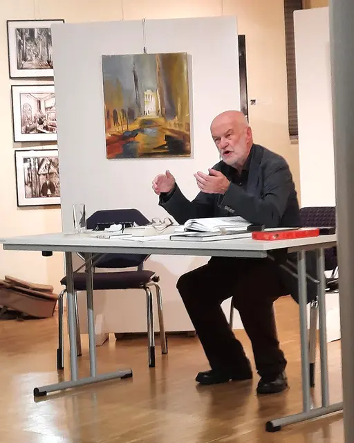 Hans Bäck bei der letzten Buchvorstellung im Jahr 2023. | Foto: Andrea Stelzer