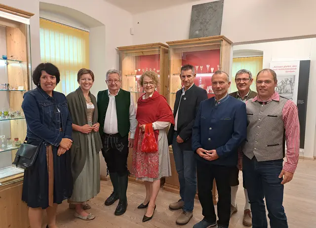 Beim 25 Jahre-Jubiläum des Schnapsglas-Museums im September 2025 | Foto: Gemeinde Echsenbach