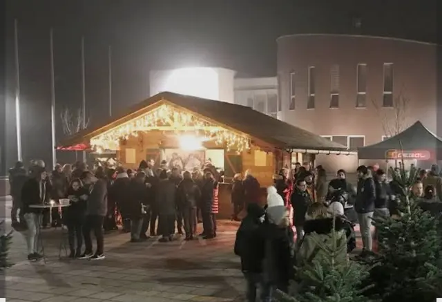 An den Freitagen und Samstagen, jeweils von 17 bis 23 Uhr, laden die Vereinsmitglieder ab dem Abend vor dem Adventmarkt – 29. November – alle Besucher herzlich ein, die Wartezeit auf den Heiligen Abend bei heißen Getränken und gemütlichen Plaudereien zu verkürzen.  | Foto: HBV Asten/Hamberger