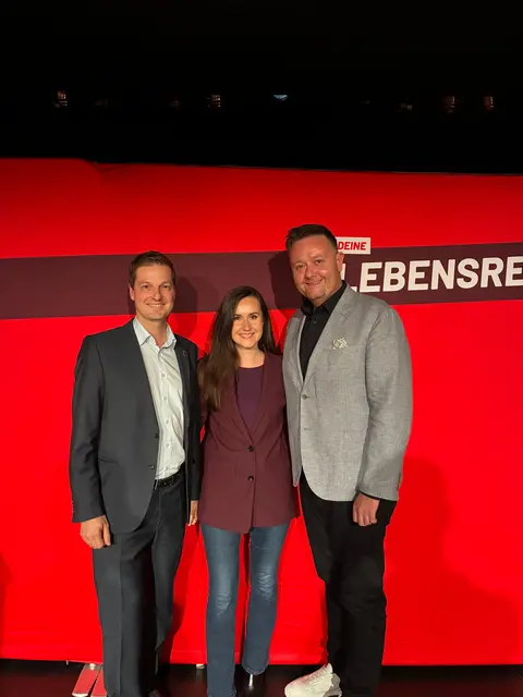 Mario Lindner (rechts) und seine beiden Stellvertretenden, Thomas Reingruber und Michaela Grubesa, wurden einstimmig im Amt bestätigt. | Foto: SPÖ
