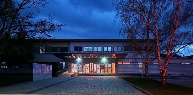 Die Soroptimistinnen des Soroptimist Club Pannonia Oberpullendorf setzen mit der Beleuchtung öffentlicher Gebäude ein sichtbares Zeichen gegen Gewalt an Frauen und Mädchen. | Foto: SOROPTIMISTCLUB PANNONIA OBERPULLENDORF