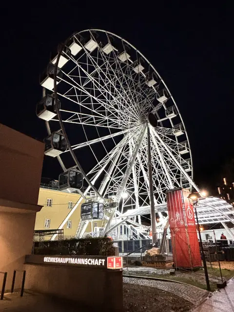 Das Riesenrad während der Montage. | Foto: Nikolaus Kogler