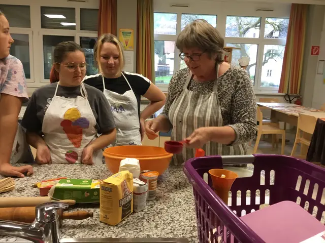 Gemeinsam wurde das traditionelle Rezept zubereitet. | Foto: digiMS 2 Bad Goisern