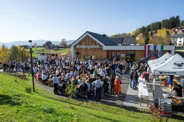 Die Eröffnung des modernen Kindergartens feierte man im Vorjahr in Strallegg.  | Foto: Kurt Elmleitner