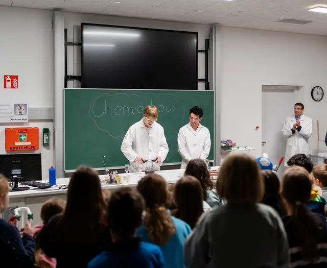 Wie jedes Jahr war die Chemieshow wieder gut besucht… | Foto: BG/BRG Perchtoldsdorf (Lisa Fischer)