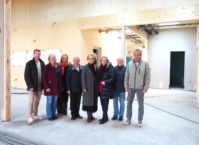 Liegenschaftsverwalter Jürgen Tiefnig, Kindergartenleiterin Martina Janisch, gfGR LAbg. Marlene Zeidler-Beck, Bürgermeister Johann Zeiner, Landesrätin Christiane Teschl-Hofmeister, Vizebürgermeisterin Michaela Haidvogel und die Architekten Wolfgang Chromy und Manfred Schneider (v.l.). | Foto: Marktgemeinde Maria Enzersdorf