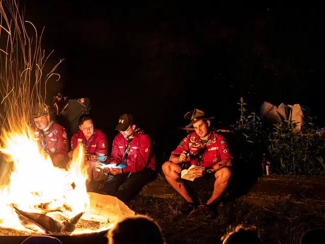 Das Pfadfinderleben: Draußen sein und am Lagerfeuer sitzen. | Foto: Pfadfinderguppe 63