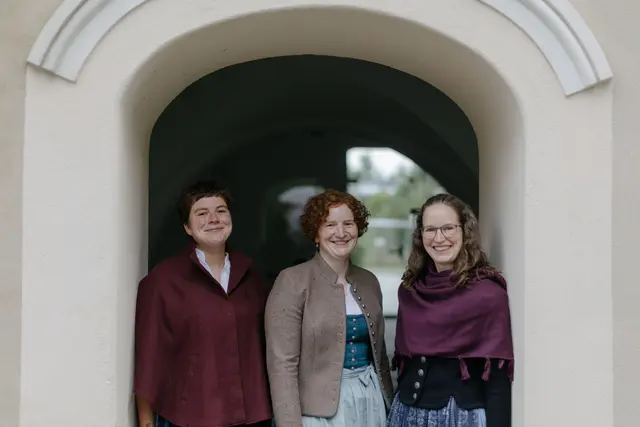 Die "Hofmarcher-Schwestern" aus Wolfpassing haben beim Adventsingen in Grafenegg als "Dreimäderlhaus ihren großen Auftritt. | Foto: Christoph Hartl/Dreimäderlhaus