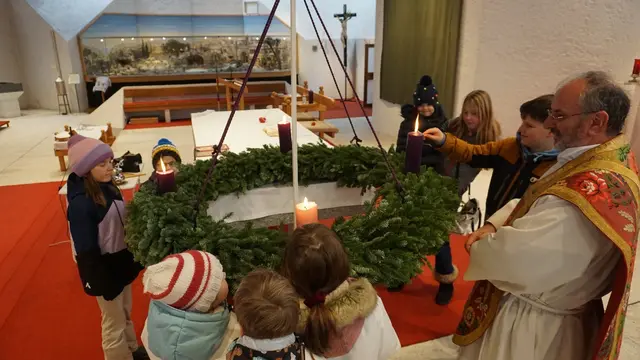 Gemeinsam Advent feiern.