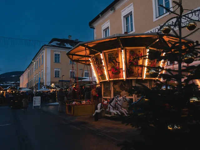 Besonders stimmungsvoll ist der Adventmarkt am Marktplatz und am Kirchenplatz in Mondsee.  | Foto: TVB Mondsee-Irrsee/Markus Christ
