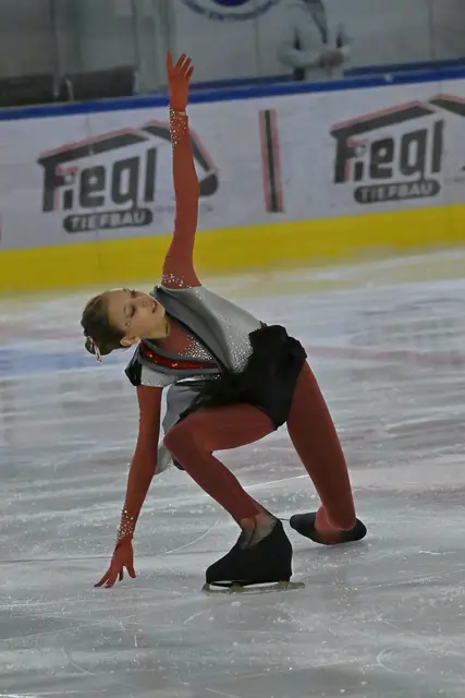 Teilnehmende aus der ganzen Welt reisten in die Tiroler Landeshauptstadt um auf dem Eis zu brillieren.  | Foto: Luca Tonegutti 