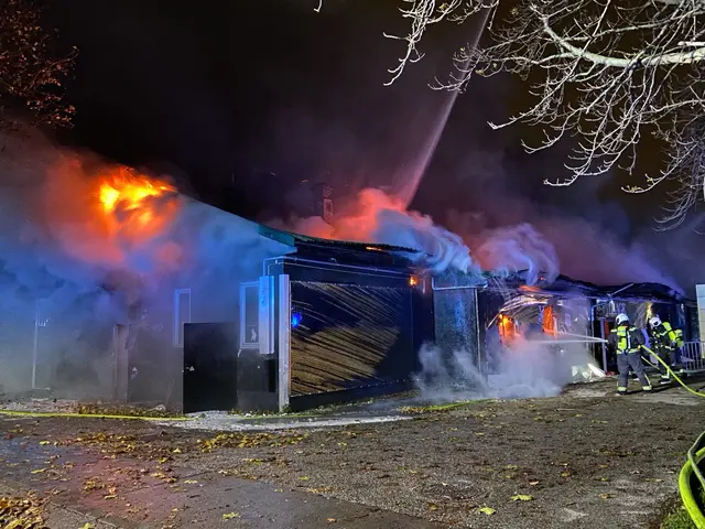 Dienstagfrüh kam es zu einem Großeinsatz in Favoriten. Eine Diskothek stand dort in Vollbrand. | Foto: Stadt Wien Feuerwehr