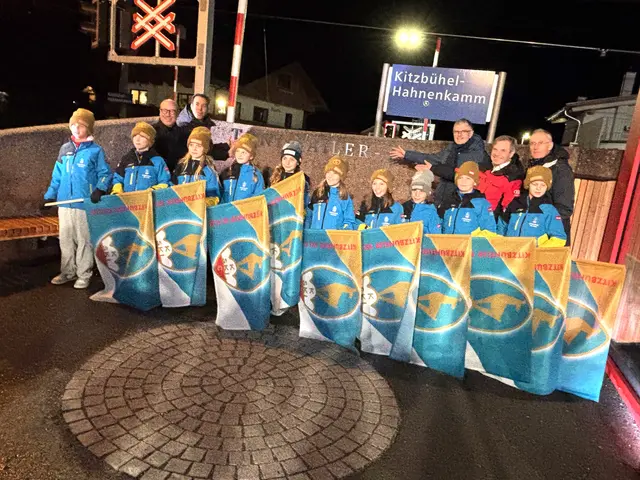 Mit Skiclub-Kids den Platz präsentiert.