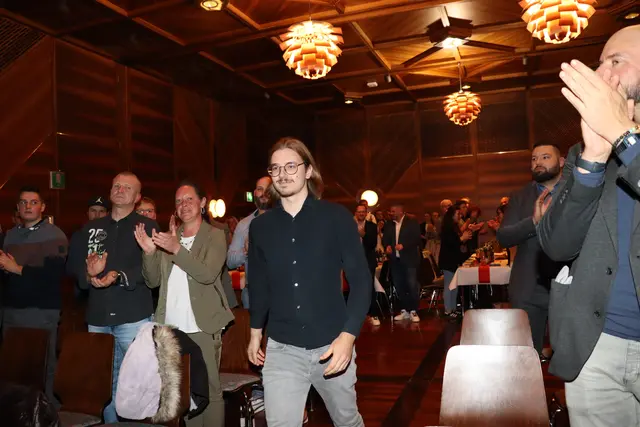 Bis auf den letzten Platz gefüllt war der Saal der Wirtschaftskammer in Reutte, wo 39 Lehrlinge für ihre Leistungen ausgezeichnet wurden. | Foto: Evelyn Hartman/MeinBezirk