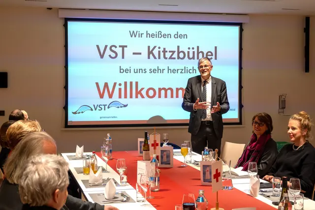 Bgm. Klaus Winkler beim Besuch. | Foto: Rotes Kreuz