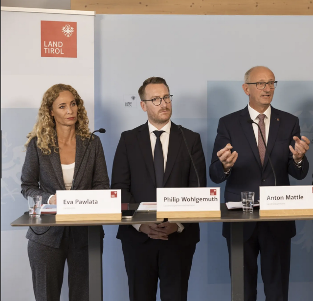 LR Eva Pawlata, LHStv. Philip Wohlgemuth, LH Anton Mattle.(v. li.) | Foto: Land Tirol/Sedlak