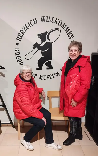 Im Museum  Berndorf Jutta und Gerti