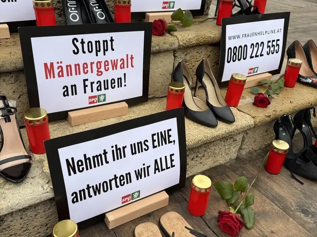 Symbole des Verlusts: Jedes Paar Schuhe steht für eine Frau, die 2025 in Österreich einem Femizid zum Opfer fiel. | Foto: SPÖ Oststeiermark