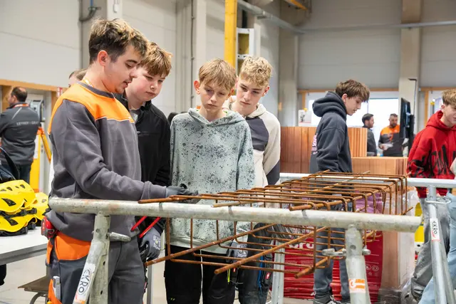 Rund 300 Besucher tauchten in die Welt des Bauens ein, probierten selbst mit an und spürten, wie vielseitig moderne Lehrberufe heute sind. | Foto: Leyrer + Graf