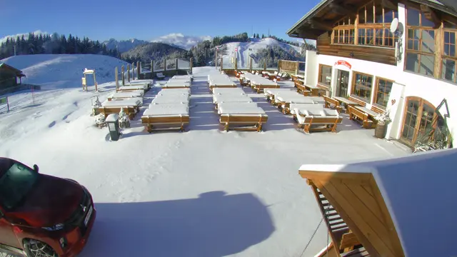 Blick Richtung SW zu den Taubenkogelliften und zum Dreiländereck, 1.508 m. | Foto: Bergfex