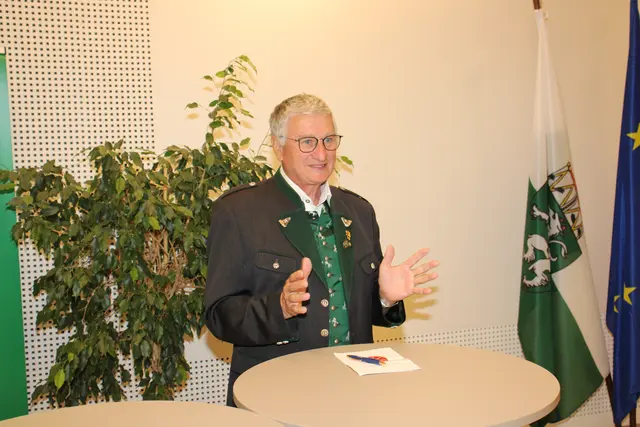 Ehrenbürger Peter Kohlbacher bedankte sich für die Wertschätzung. | Foto: Gemeinde Söding-St. Johann