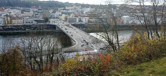 Die Schanzlbrücke in Passau wird ab Dezember aufgrund von Sanierungsmaßnahmen für FAhrzeuge über 3,5 Tonnen gesperrt. | Foto: Riedl/zema-medien.de