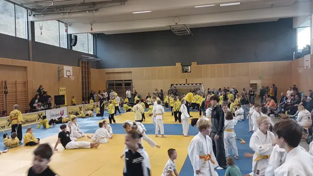 Insgesamt standen 130 Judokas aus acht Vereinen auf der Matte.  | Foto: Günter Höllbacher
