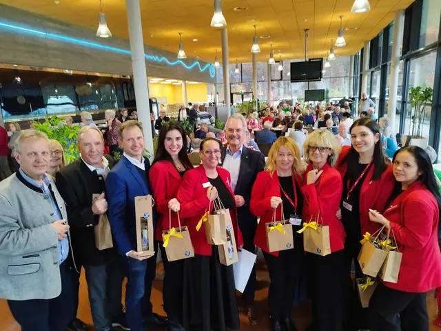 Die Crew von Moser-Reisen mit Landesobmann  Carlo Wilfling und der Seniorenvertretung