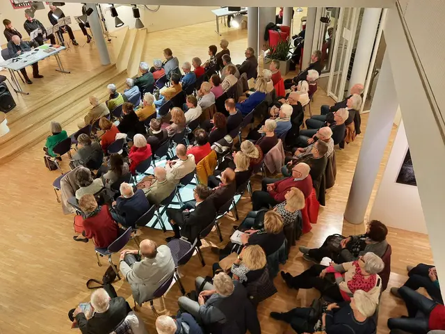 Nach der letzten erfolgreichen Lesung freut sich Hans Bäck auch am 4. Dezember über ein volles Kulturzentrum. | Foto: Andrea Stelzer