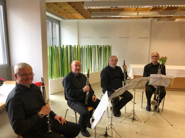 Die Musik wird wie immer dem Thema der Lesung angepasst - bekannte Melodien sind dabei!