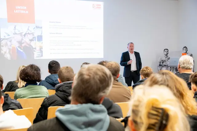 Ein besonderes Highlight war der Besuch von CEO Stefan Graf, der die Gäste persönlich begrüßte und die Unternehmensgruppe vorstellte. | Foto: Leyrer + Graf