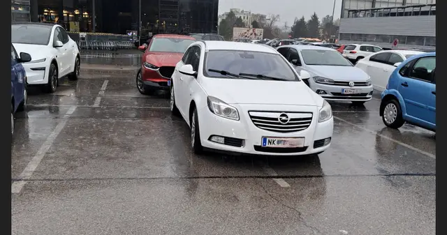 Alois Kronister fotografierte den Opel, der zwei riesige Parkplätze benötigte. | Foto: Alois Kronister