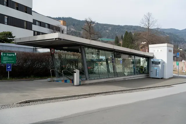 Der Aufzug auf der LKH-Seite wurde bereits vor zwei Jahren erneuert; nun folgt der zweite Lift und damit die vollständige Modernisierung der Unterführung. | Foto: Pressberger