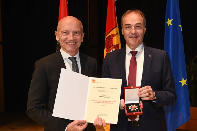 Der Piringsdorfer Johann Janisch, langjähriger Geschäftsführer des Burgenländischen Müllverbandes, durfte ebenfalls das Große Silberne Ehrenzeichen des Landes in Oberschützen entgegennehmen.  | Foto: Landesmedienservice Burgenland/Gregor Hafner