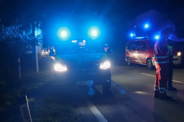 Auf einer Kreuzung der Pyhrnpass-Straße in Thalheim bei Wels stoßen der Ortsbus Timo und ein BMW zusammen – Zwei Verletzte. | Foto: laumat.at