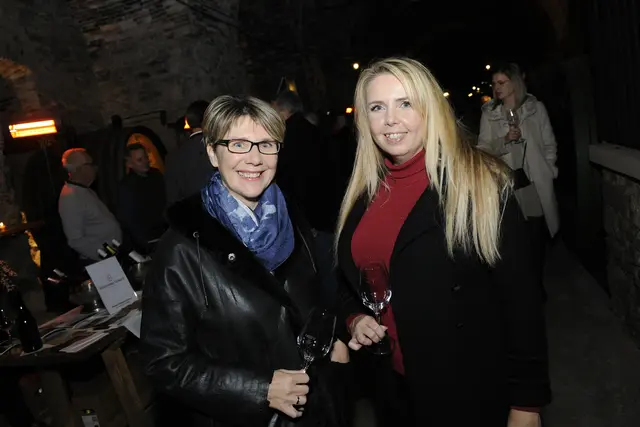 Brigitte Gady von MeinBezirk Leibnitz gratuliert Petra Lakner zur gelungenen Veranstaltung. | Foto: Apresvino